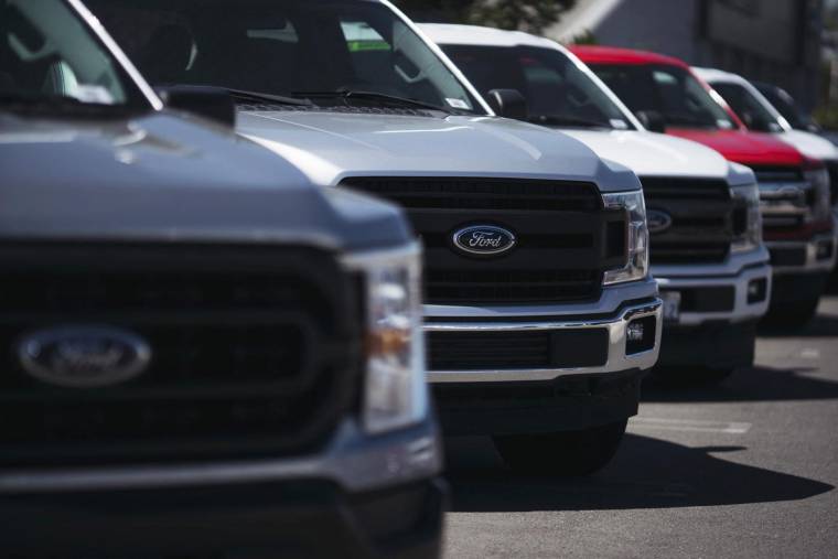 Les nouvelles conventions collectives des trois grands constructeurs automobiles américains Ford, Stellantis et General Motors ont été approuvées par leurs employés syndiqués. ( GETTY IMAGES NORTH AMERICA / ERIC THAYER )