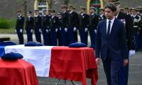 Le Premier ministre Gabriel Attal rend hommage le 24 mai 2024 à Maisons-Alford, dans le Val-de-Marne, aux deux gendarmes tués lors des violences en Nouvelle-Calédonie ( AFP / Miguel MEDINA )