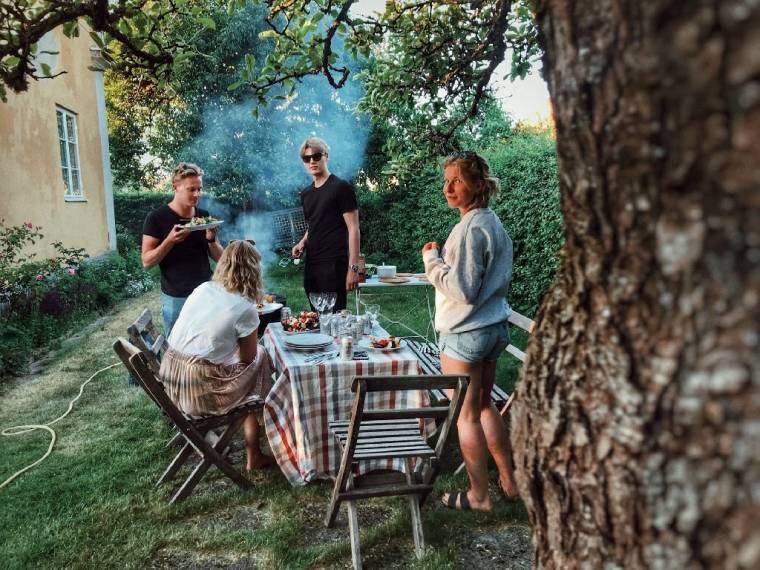 Dans l'absolu, rien n'interdit le barbecue pour ceux qui peuvent s'y adonner en respectant les règles du confinement (Crédits photo : Unsplash - Johanna Dahlberg )