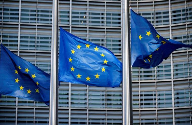 Les drapeaux de l'Union européenne flottent devant le siège de la Commission européenne à Bruxelles, Belgique