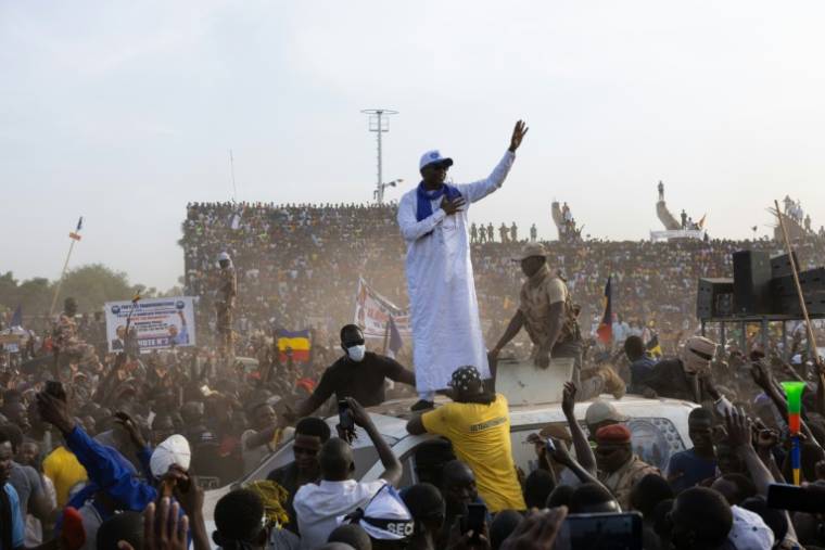 Le Premier ministre tchadien et candidat à la présidentielle, Succes Masra, lors d'un meeting de campagne au stade de Dombao, à Moundou, le 28 avril 2024 ( AFP / Joris Bolomey )