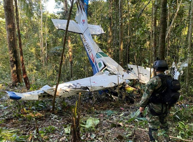 Photo diffusée le 19 mai 2023 par l'armée colombienne montrant l'avion qui s'est écrasé dans la jungle amazonienne à Solano, dans le département de Caquetá, en Colombie ( Armée colombienne / - )