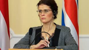 La chef de la diplomatie islandaise Thordis Gylfadottir à Odessa, en Ukraine, le 28 avril 2023 ( AFP / OLEKSANDR GIMANOV )