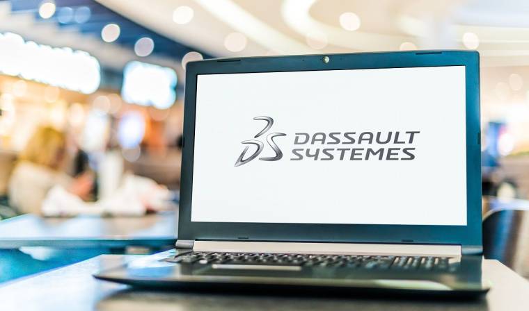 Un ordinateur portable affichant le logo de Dassault Systèmes. (crédit photo : Adobe Stock /  )