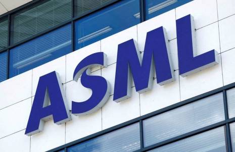 Le logo d'ASML au siège de l'entreprise à Veldhoven, Pays-Bas