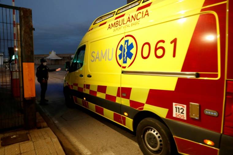 Deux personnes sont mortes et une dizaine ont été blessées dans l'effondrement du toit d'un immeuble de deux étages dans l'île espagnole de Majorque ( AFP / JAIME REINA )