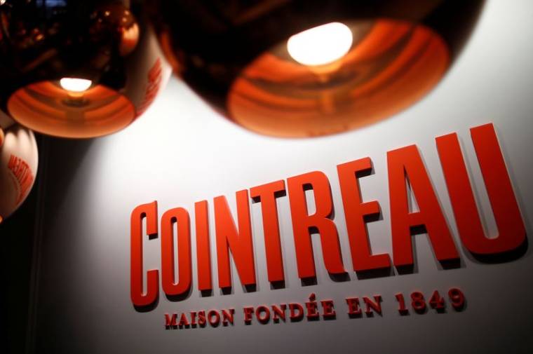 Photo du logo de la liqueur Cointreau dans la distillerie du groupe Remy Cointreau à Saint-Barthélemy-d'Anjou