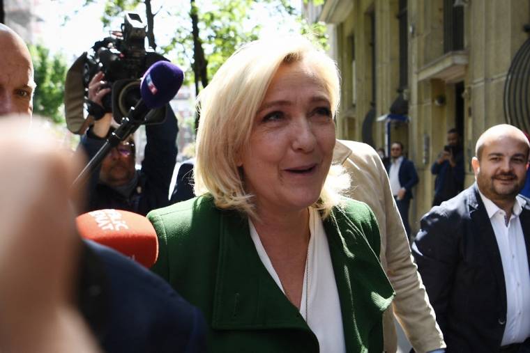 Marine Le Pen à Paris, le 25 avril 2022. ( AFP / CHRISTOPHE ARCHAMBAULT )
