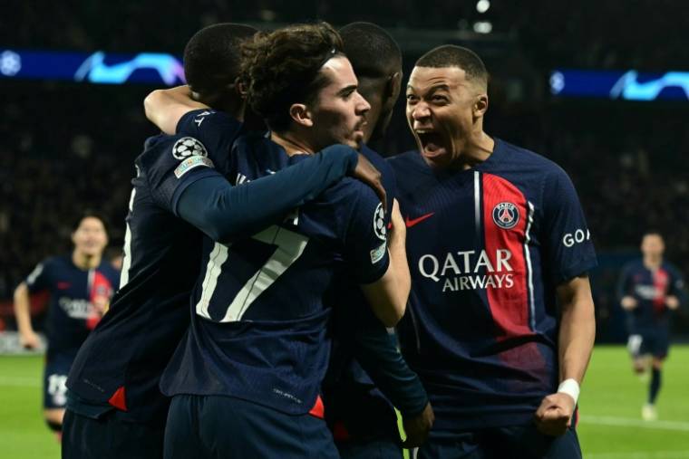 Les Parisiens célèbrent le but de Ousmane Dembélé inscrit contre le FC Barcelone, en quart de finale aller de C1, à Paris, le 10 avril 2024 ( AFP / MIGUEL MEDINA )