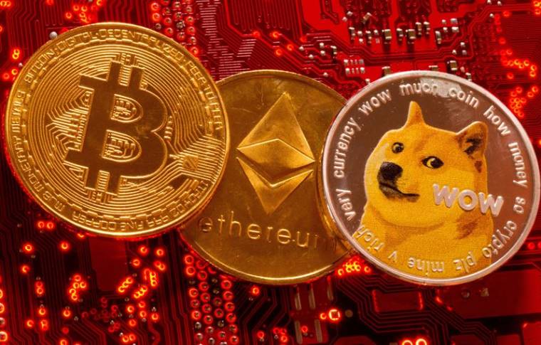 Illustration montre les crypto-monnaies Bitcoin, Ethereum et DogeCoin