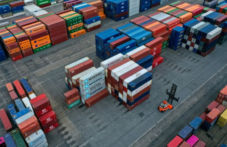 Des conteneurs sur le port de Duisburg, en Allemagne, le 13 juillet 2023 ( AFP / Ina FASSBENDER )