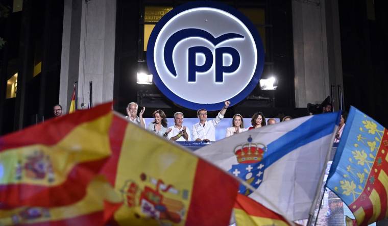 Le Parti populaire Alberto Nunez Feijoo n'a obtenu qu'une courte victoire qui pourrait se traduire par un maintien in extremis de la gauche au pouvoir ( AFP / OSCAR DEL POZO )