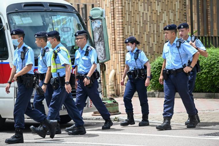 Des policiers à Hong Kong, le 22 août 2023. ( AFP / PETER PARKS )