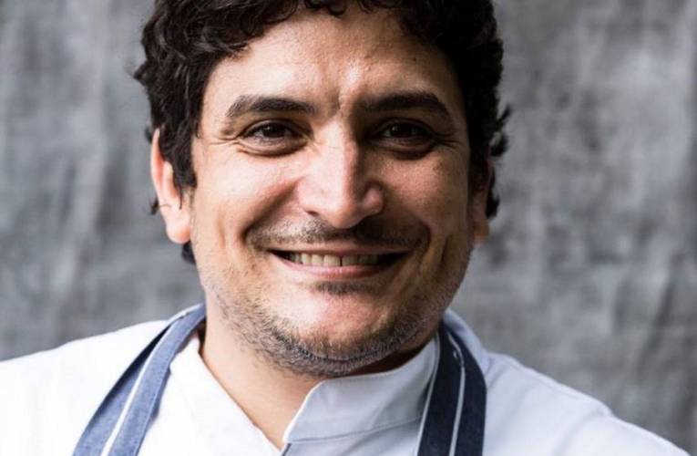 Il a été sacré meilleur restaurant du monde en 2019 par un jury de 1.000 experts à travers la planète. Mauro Colagreco est le chef du Mirazur à Menton. crédit photo : Facebook