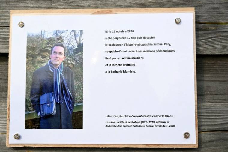 Une plaque commemorative pour l'enseignant assassiné Samuel Patty à Conflans-Sainte-Honorine