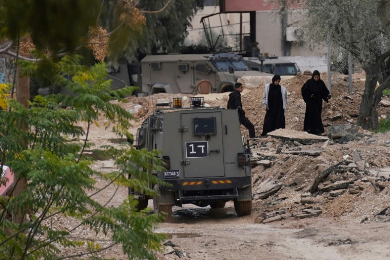 Un véhicule militaire israélien dans le camp de Jénine, en Cisjordanie occupée, le 23 janvier 2025 ( AFP / MOHAMMAD MANSOUR )