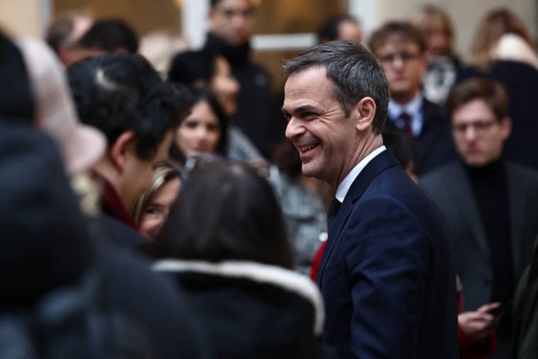 Olivier Véran à Paris, le 12 janvier 2024. ( AFP / ANNE-CHRISTINE POUJOULAT )