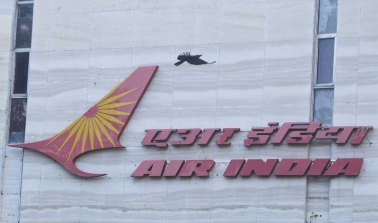 Un logo de la compagnie aérienne Air India au siège de l'entreprise à Bombay