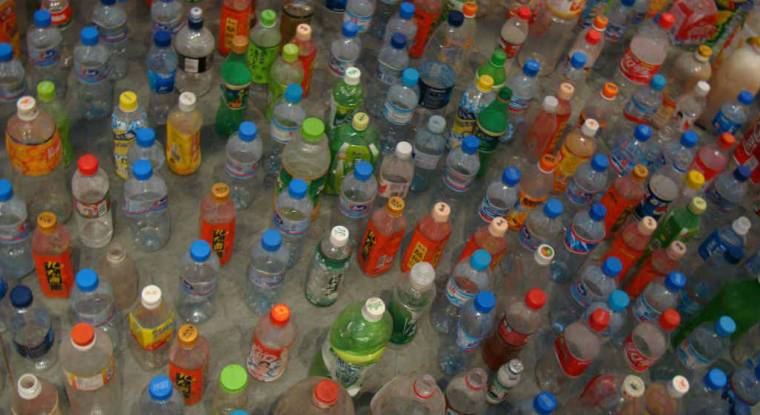 Le recyclage enzymatique du plastique promet d'être beaucoup plus efficace que les techniques mécaniques actuelles. (© cc Neil R)