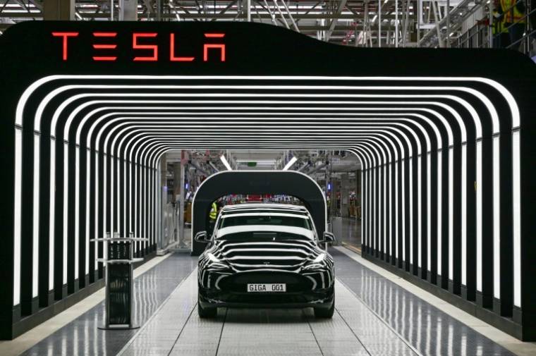 Le modèle Y de Tesla dans l'usine de Grünheide, près de Berlin, le 22 mars 2022 ( POOL / Patrick Pleul )