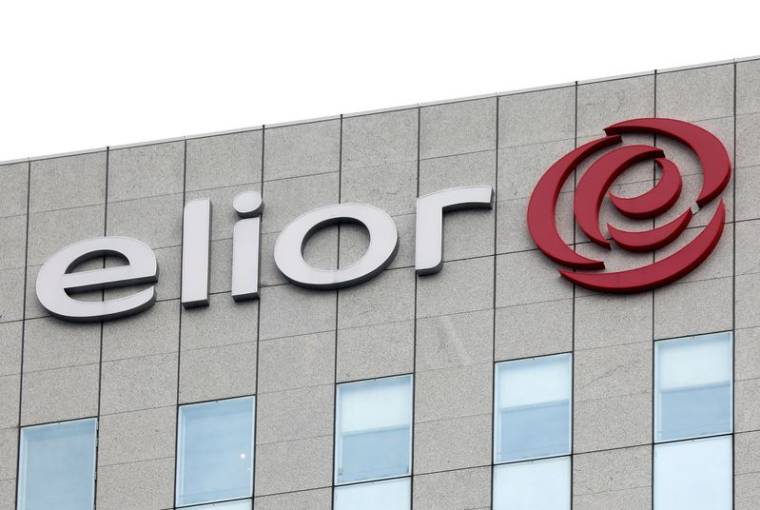 Le logo d'Elior au siège de la société dans le quartier financier de La Défense