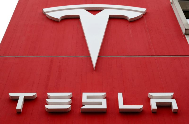 USA: LES SALARIÉES D'UN SITE DE TESLA VICTIMES D'UN HARCÈLEMENT GÉNÉRALISÉ, DIT UNE PLAINTE