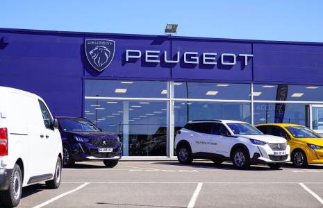 Une concession Peugeot, marque du groupe Stellantis (Crédit:  / Adobe Stock)
