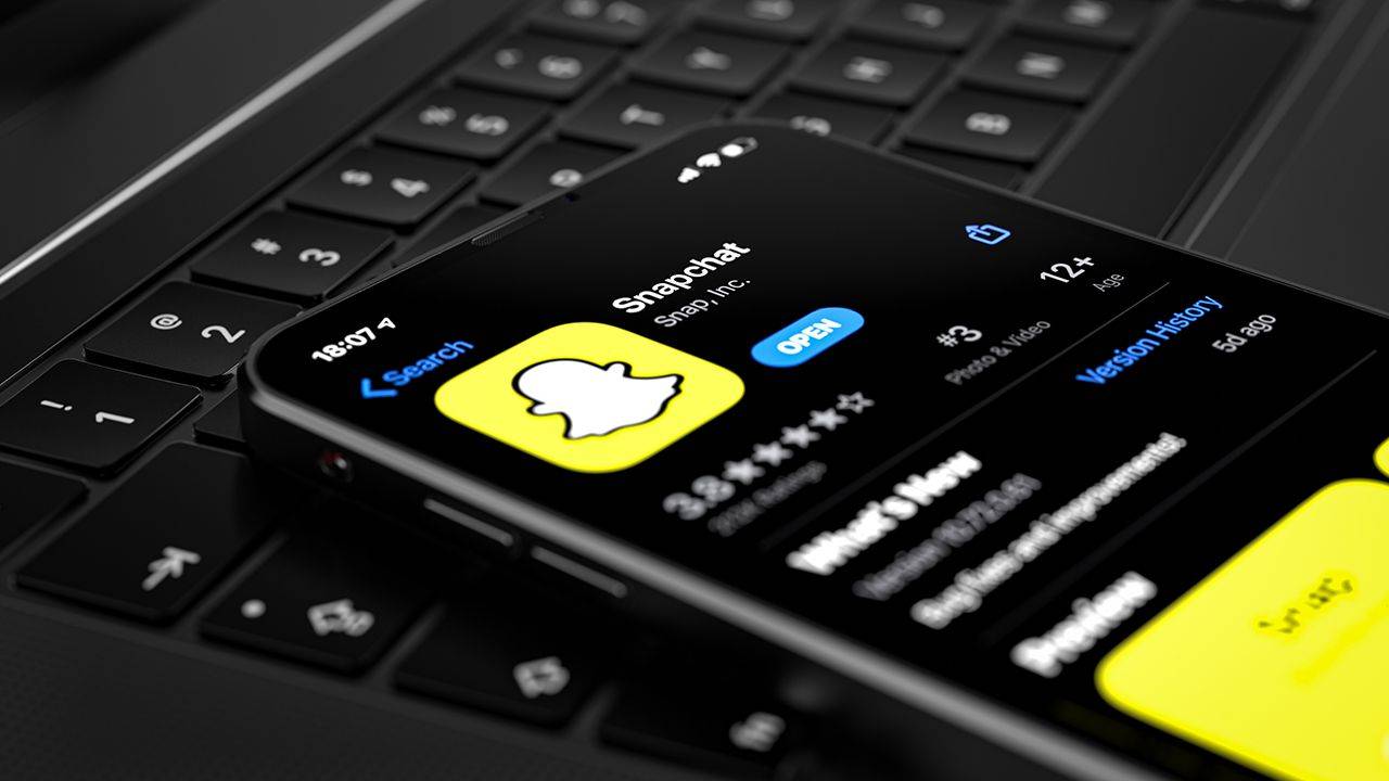 L'application Snapchat sur mobile (Crédit: guteksk7 / Adobe Stock)