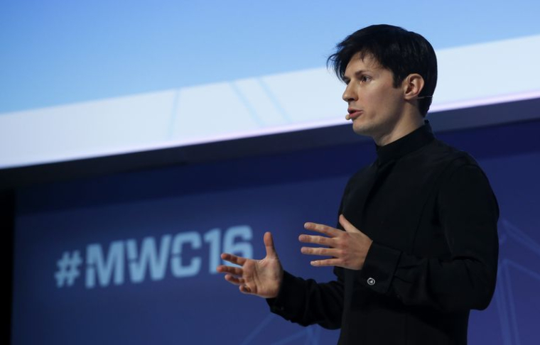 Le fondateur et PDG de Telegram Pavel Durov prononce un discours lors du Mobile World Congress à Barcelone