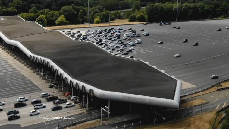 Sur l'autoroute A10 au péage de Saint-Arnoult-en-Yvelines, en région parisienne, le 30 juillet 2022.  ( VINCI AUTOROUTES / - )