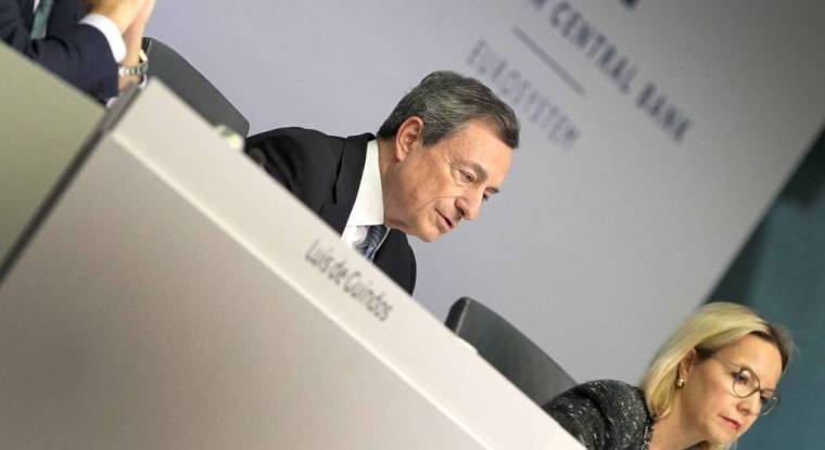 Mario Draghi pourrait quitter la BCE en octobre prochain sans avoir jamais relevé des taux d'intérêt. (© D. Roland / AFP)