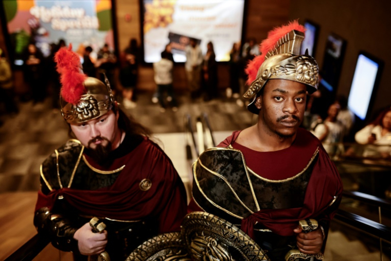 Des figurants en costume de soldats romains, lors d'une avant-première de "Gladiator II" à Las Vegas, le 16 novembre 2024 ( GETTY IMAGES NORTH AMERICA / Greg Doherty )