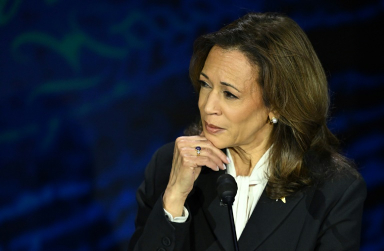 La vice-présidente américaine et candidate démocrate Kamala Harris lors d'un débat avec son adversaire Donald Trump, à Philadelphie, le 10 septembre 2024 ( AFP / SAUL LOEB )