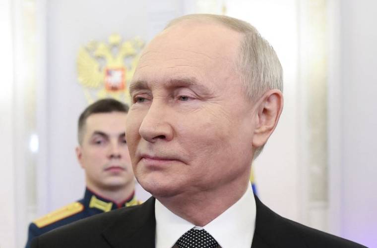 Le président russe Poutine assiste à une cérémonie de remise de prix à Moscou