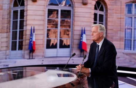 Le nouveau Premier ministre, Michel Barnier, s'exprime lors du journal télévisé de TF1 à Boulogne-Billancourt, près de Paris, le 6 septembre 2024 ( POOL / Ludovic MARIN )