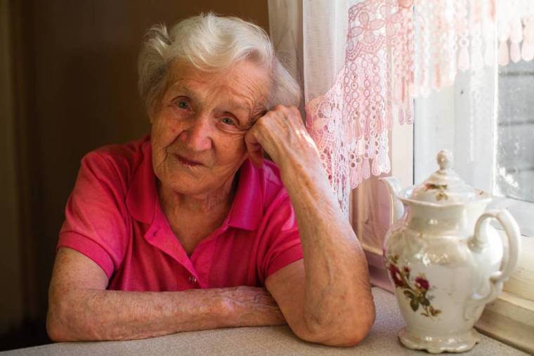 Aide pour les retraités en situation de précarité - iStock.com-DimaBerkut