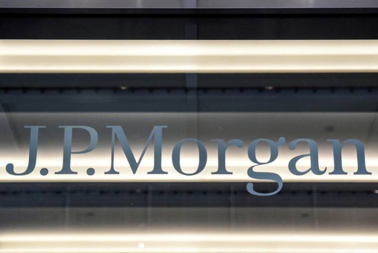 Un logo de JPMorgan est vu à New York