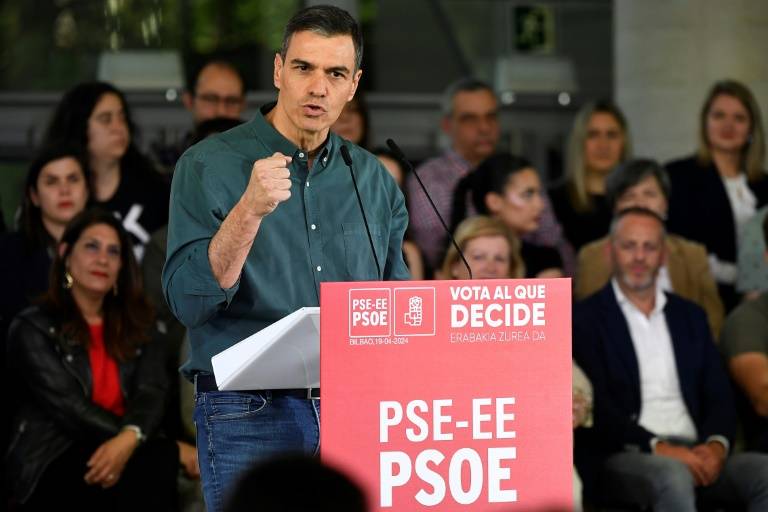 Le Premier ministre espagnol Pedro Sanchez pendant un meeting électoral à Bilabo, au Pays basque, le 19 avril 2024 ( AFP / ANDER GILLENEA )