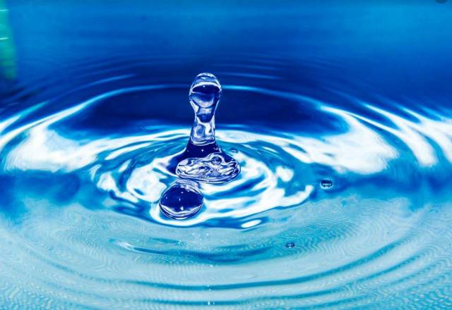 Le 22 mars dernier avait lieu la journée mondiale de l’eau. L’occasion de braquer les projecteurs sur une ressource essentielle pour la vie et dont l’approvisionnement est limité; (Crédit Pixabay)