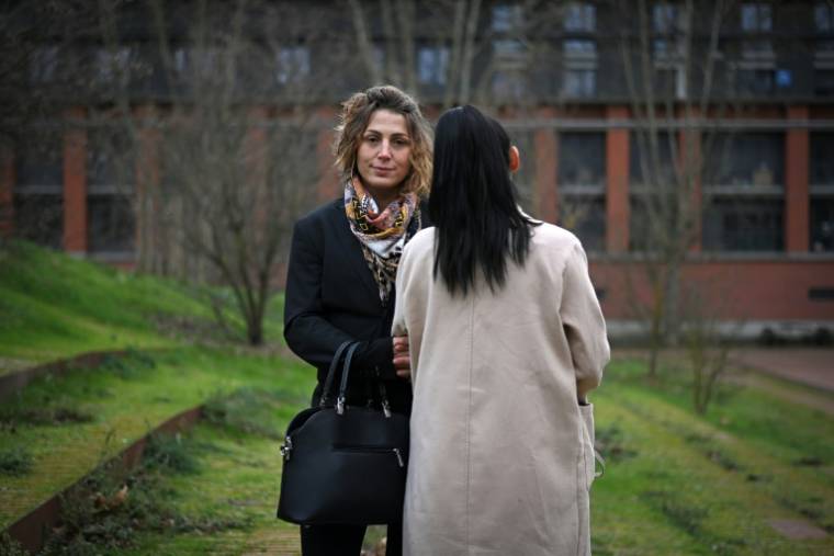 Jennifer Pailhé (l) and her daughter, victim of pimping, on January 12, 2024 in Toulouse (AFP / Valentine CHAPUIS)