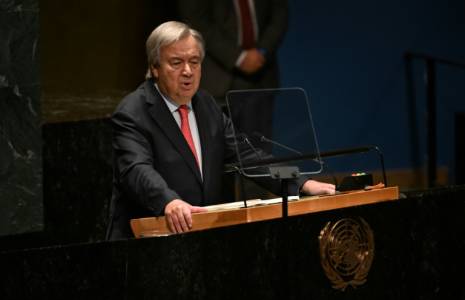 Le secrétaire général de l'ONU Antonio Guterres à la tribune de l'Assemblée générale de l'ONU, le 19 septembre 2023 à New York ( AFP / Ed JONES )