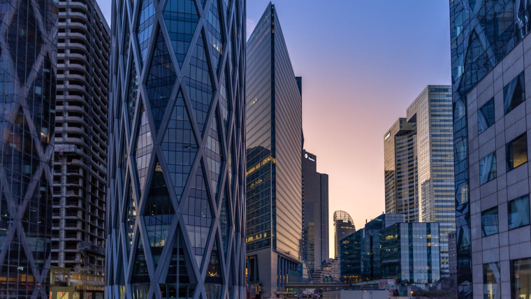 Quartier des affaires de La Défense. (Crédits: Pexels - Pierre Blaché)