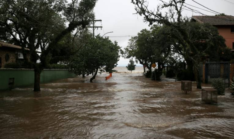 Inondations à Porto Alegre, dans l'Etat du Rio Grande do Sul, le 13 mai 2024 au Brésil ( AFP / ANSELMO CUNHA )
