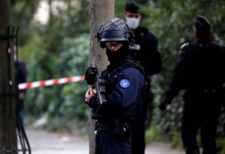 ATTAQUE À PARIS: UN SUSPECT A ÉTÉ INTERPELLÉ, CONFIRME UNE SOURCE POLICIÈRE