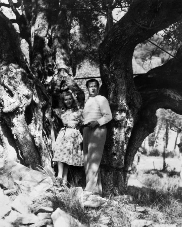 Marcel Pagnol et son épouse Jacqueline Bouvier-Pagnol, dans leur domaine de l'Etoile, à Cagnes-sur-Mer, le 9 juillet 1947  ( AFP / - )