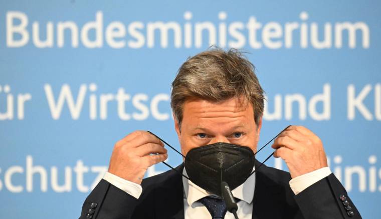 Le ministre de l'Economie et du Climat allemand, le 2 mai 2022. ( AFP / Tobias SCHWARZ )