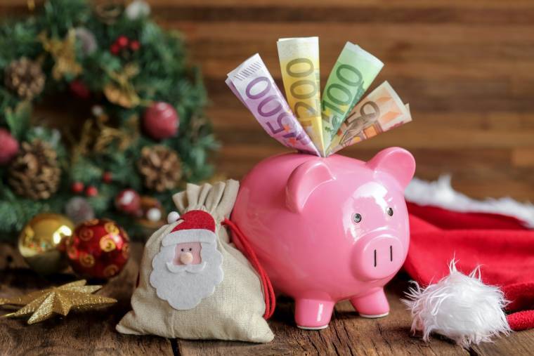 Nombreux sont ceux qui souhaitent donner une somme d'argent à leurs proches pour les fêtes (Crédit photo: © Jérôme Rommé - stock.adobe.com)
