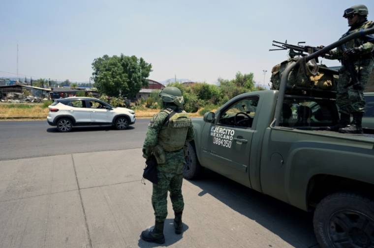 Des soldats de l'armée mexicaine patrouille dans les rues de Morelia, la capitale de l'Etat du Michoacan dans l'ouest du Mexique, le 15 mai 2024 ( AFP / ALFREDO ESTRELLA )