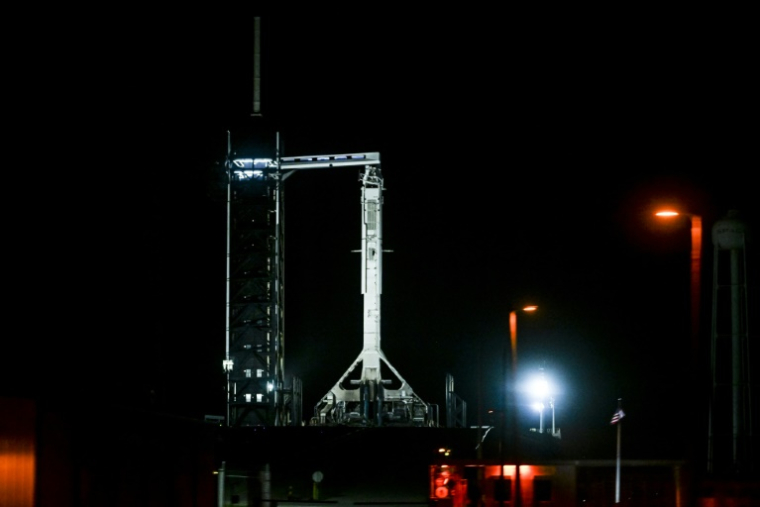 Een SpaceX Falcon 9-raket met de Crew Dragon Resilience-capsule in het Kennedy Space Center, voorafgaand aan de Polaris Dawn-missie, op Cape Canaveral, 28 augustus 2024 in Florida (AFP / CHANDAN KHANNA)