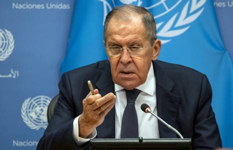 Le ministre russe des Affaires étrangères Sergueï Lavrov lors d'une conférence de presse après son intervention à la tribune de l'Assemblée générale de l'ONU, le 23 septembre 2023 à New York ( AFP / Ed JONES )